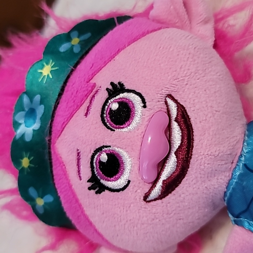 Trolls World Tour Poppy Plush 7” Doll W Blue/Green Dress & Headband (3D NOSE)